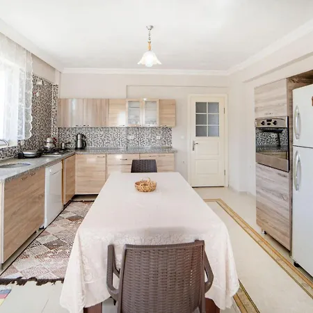 Fethiye'de Ferah Ve Konforlu Apartament *